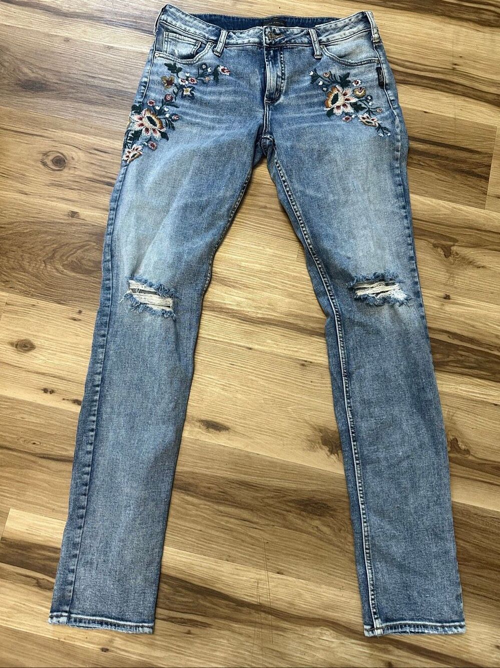 Silver Avery Slim embroidered whimsical 32x36 jeans